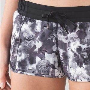 Lululemon Hotty Hot Short